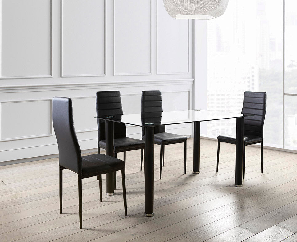 Table en verre trempé + 4 chaises en similicuir. Salle à manger ou cuisine
